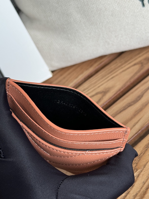 イヴサンローラン財布全体デザイン